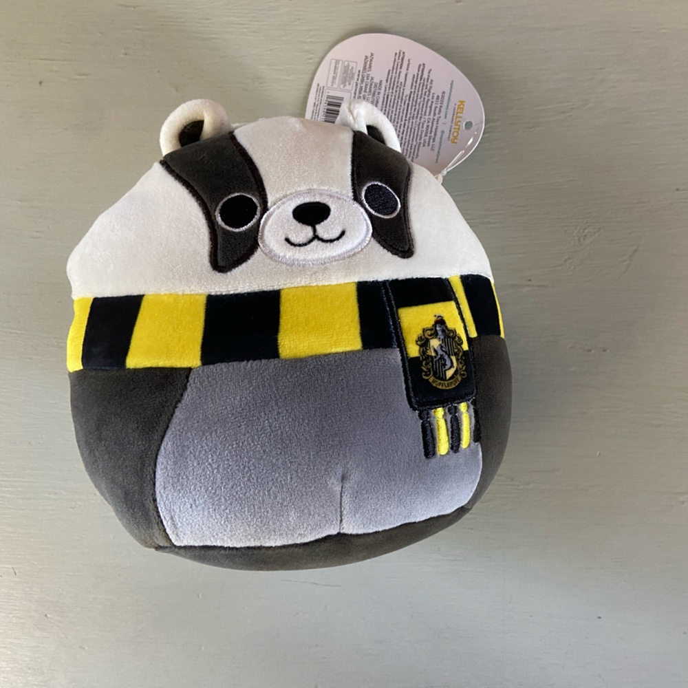 NWT Harry Potter Hufflepuff Badger Squishmallow